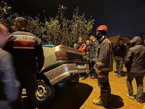 Pazarköy'de otomobil direğe çarptı: 4 yaralı