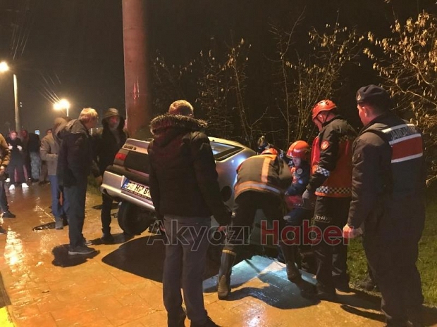 Pazarköy'de otomobil direğe çarptı: 4 yaralı