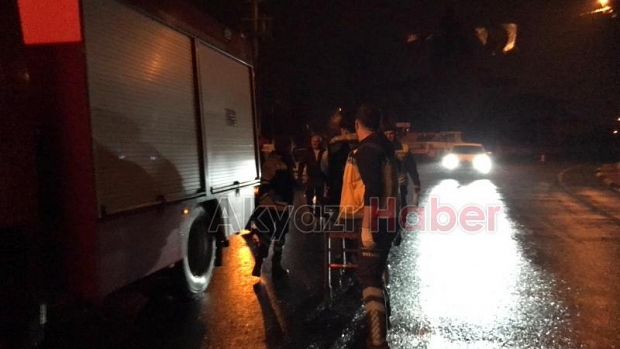 Pazarköy'de otomobil direğe çarptı: 4 yaralı