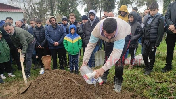 Özer Turgut dualarla toprağa verildi