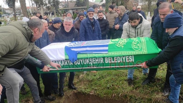 Özer Turgut dualarla toprağa verildi