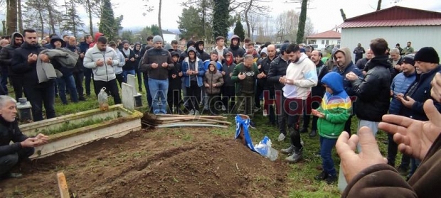 Özer Turgut dualarla toprağa verildi