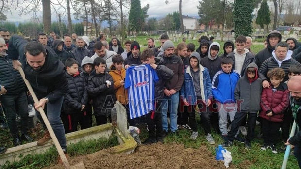 Özer Turgut dualarla toprağa verildi