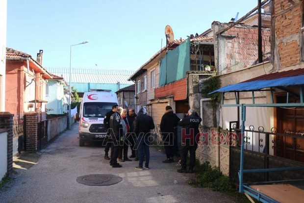 Kapıyı açmayınca eve girdiler, cesetle karşılaştılar