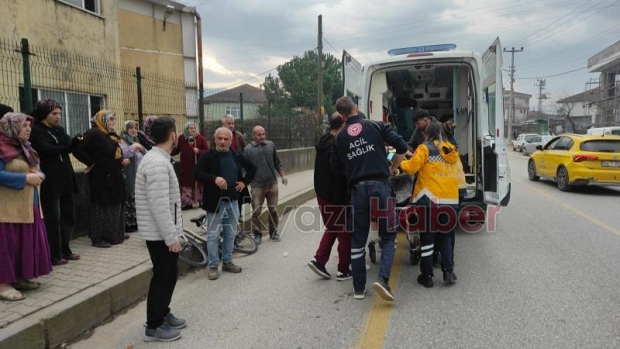 Caddede bisikletten düştü