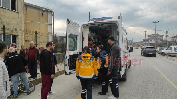 Caddede bisikletten düştü