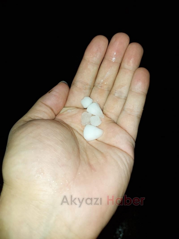 Akyazı'da dolu yağdı
