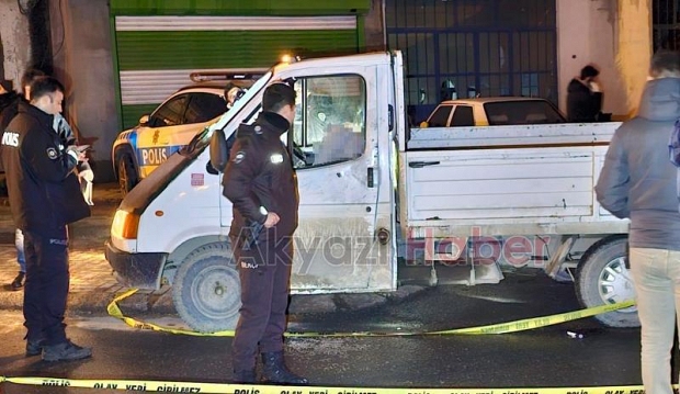 Ortağını kamyonette başından vurup öldürdü