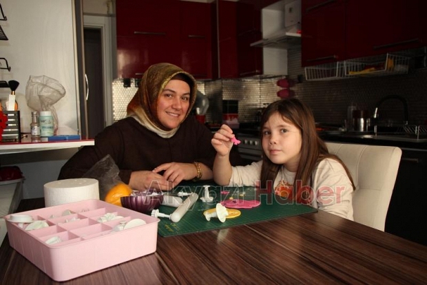 Hasta kızı için mühendisliği bırakıp pastacı oldu