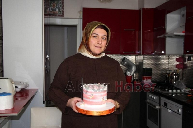 Hasta kızı için mühendisliği bırakıp pastacı oldu