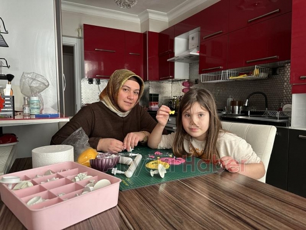 Hasta kızı için mühendisliği bırakıp pastacı oldu