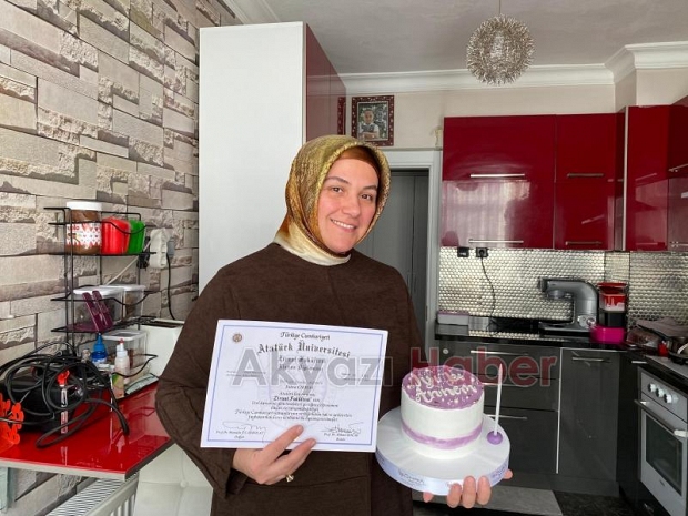Hasta kızı için mühendisliği bırakıp pastacı oldu