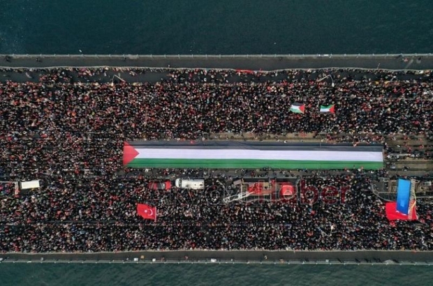 İstanbul'da tarihi yürüyüş! Binlerce vatandaş 