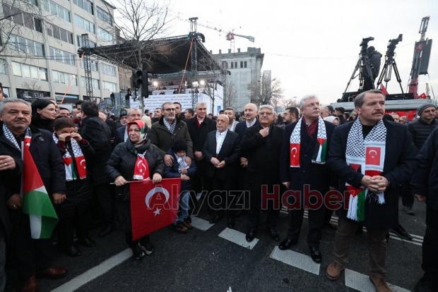 Ekrem Yüce büyük yürüyüşe katıldı