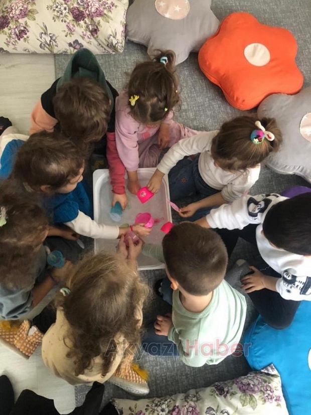 Akyazı Rengarenk Oyun Alanı oyun gruplarıyla hizmet vermeye devam ediyor