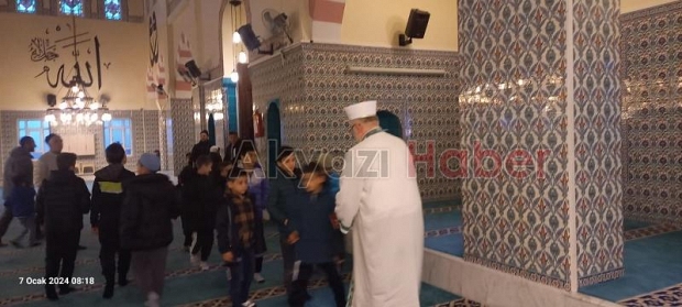 Baba Oğul Aynı Safta sabah namazı buluşması
