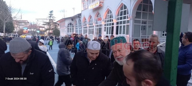 Baba Oğul Aynı Safta sabah namazı buluşması