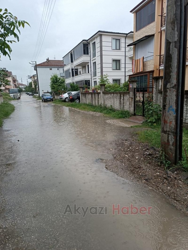 Sokak göle döndü