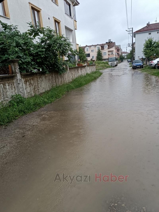 Sokak göle döndü