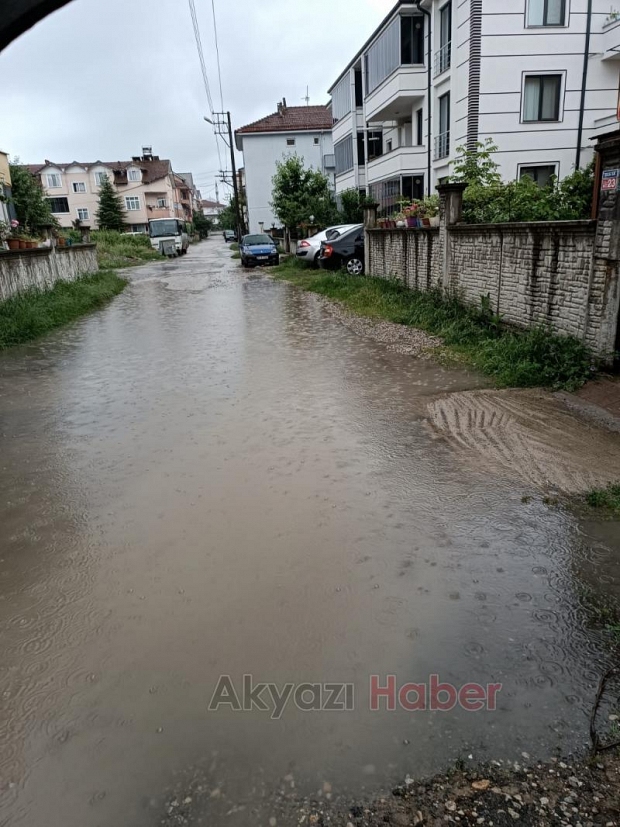 Sokak göle döndü