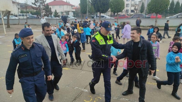 Akyazı Protokolü öğrencilere mesleklerini anlattı