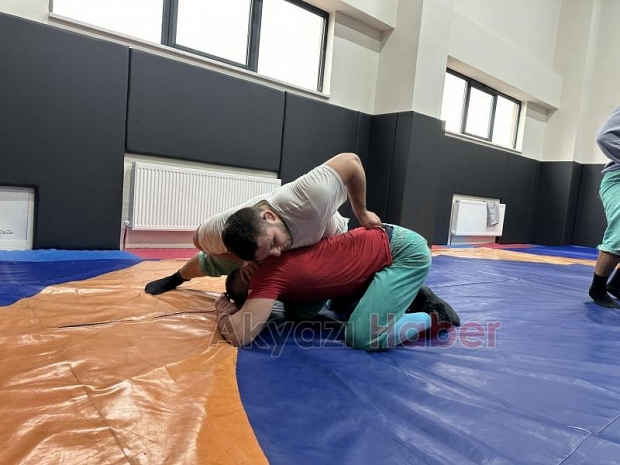 Karapürçekli başpehlivan altın kemer hedefliyor 