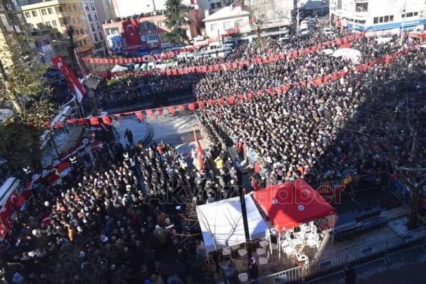 Pençe Kilit şehitlerini binler uğurladı