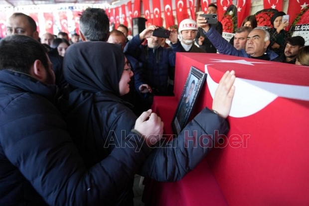 Pençe Kilit şehitlerini binler uğurladı