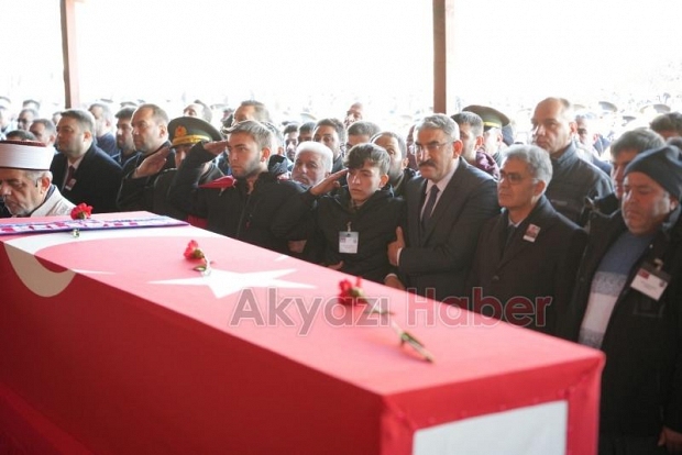Pençe Kilit şehitlerini binler uğurladı