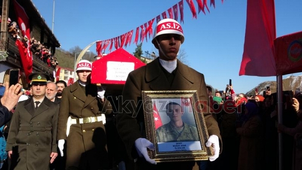 Pençe Kilit şehitlerini binler uğurladı