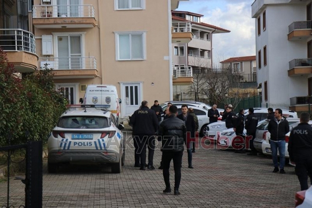 Komiser cinnet geçirdi: 3 ölü, 1 yaralı