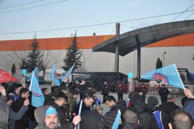 TÜRK Metal ASAŞ önünde sendikalaşma eylemi yaptı