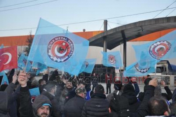 TÜRK Metal ASAŞ önünde sendikalaşma eylemi yaptı