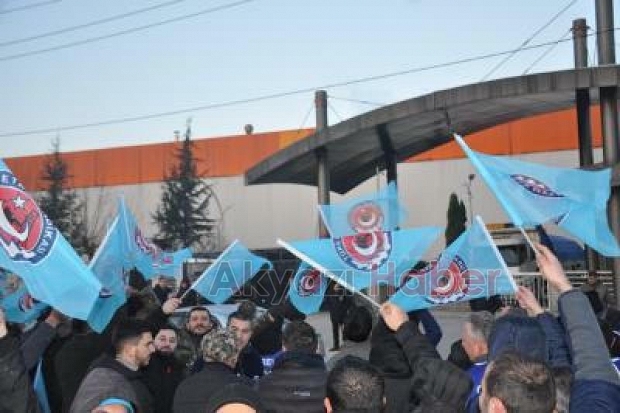 TÜRK Metal ASAŞ önünde sendikalaşma eylemi yaptı