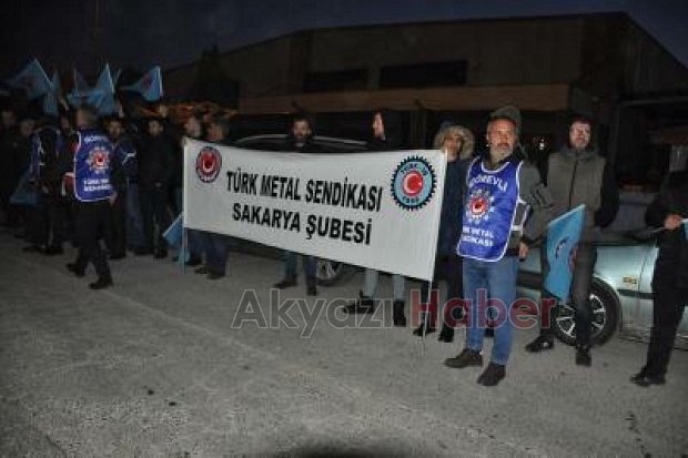 TÜRK Metal ASAŞ önünde sendikalaşma eylemi yaptı