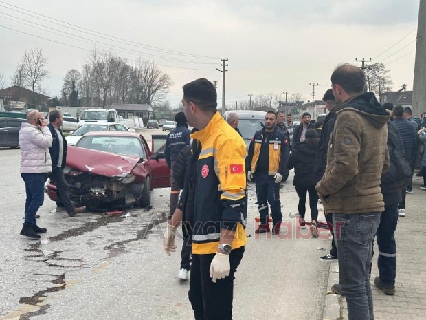 Şehit Furkan Çelik Caddesi’nde kaza 3 yaralı 