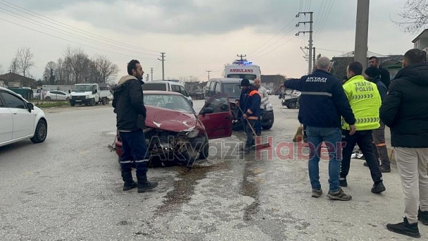 Şehit Furkan Çelik Caddesi’nde kaza 3 yaralı 