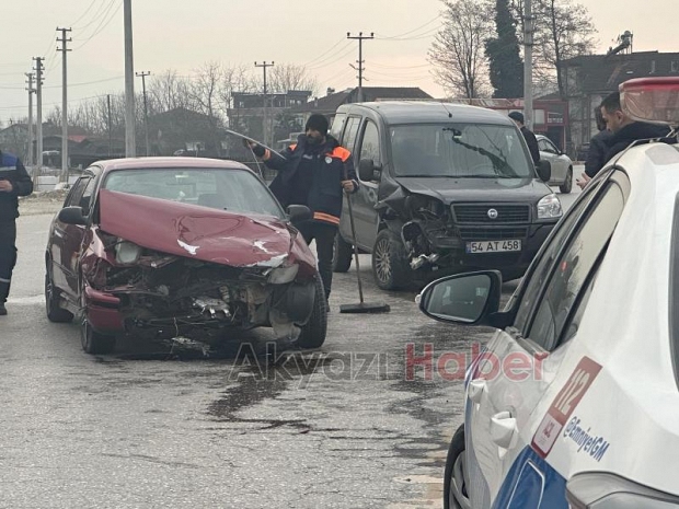 Şehit Furkan Çelik Caddesi’nde kaza 3 yaralı 