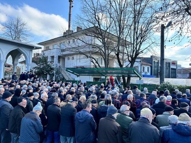 Mürvet Akar defnedildi