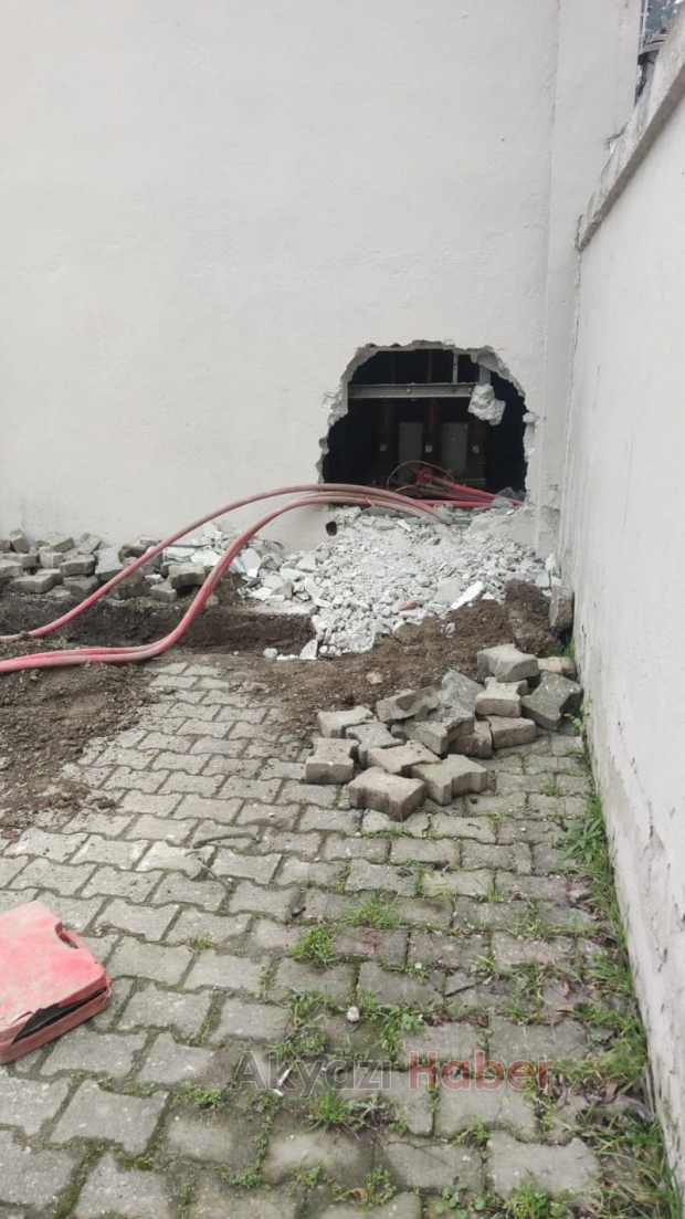 Akyazıda mahalle elektriksiz kaldı