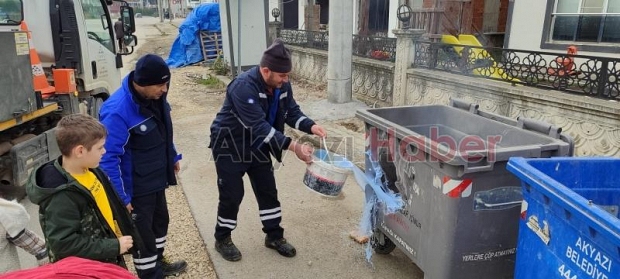 Köz atıp konteyneri yaktılar