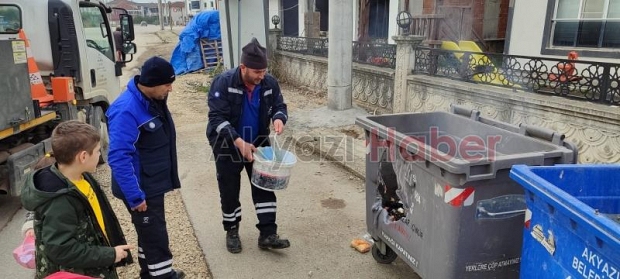 Köz atıp konteyneri yaktılar