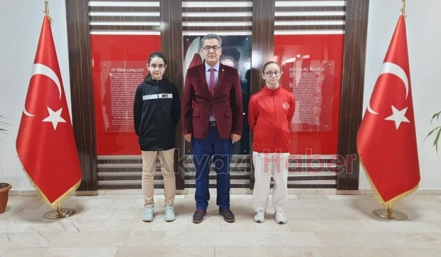 Akyazılı şampiyon karateciler ödüllendirildi