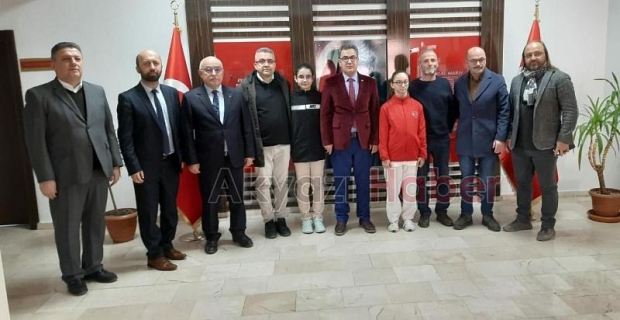 Akyazılı şampiyon karateciler ödüllendirildi