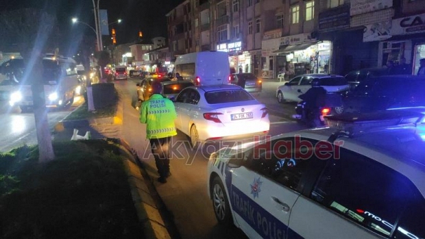 Ada Caddesi'nde 3 araç birbirine girdi 