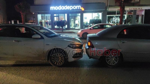 Ada Caddesi'nde 3 araç birbirine girdi 