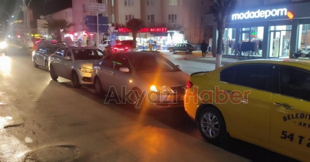 Ada Caddesi'nde 3 araç birbirine girdi 