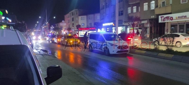 Ada Caddesi'nde 3 araç birbirine girdi 