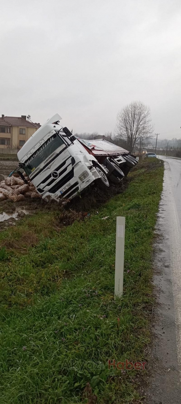 Zincir markete patates taşıyordu, devrildi