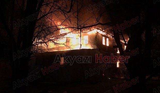 İki katlı ev alevlere teslim oldu